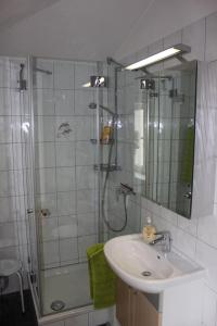 Ένα μπάνιο στο Ferienwohnung Krittian