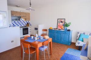 A kitchen or kitchenette at Casa Fendemare, vista sul golfo IUNQ2620 Még 25 kép