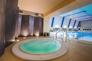 Bazén v ubytovaní Hotel Polanica Resort & Spa alebo v jeho blízkosti