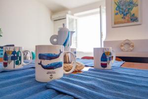 A bed or beds in a room at Casa Fendemare, vista sul golfo IUNQ2620