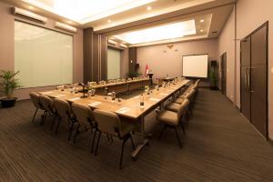 The business area and/or conference room at Pranaya Boutique Hotel