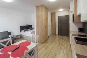 Łóżko lub łóżka w pokoju w obiekcie K2 Apartamenty