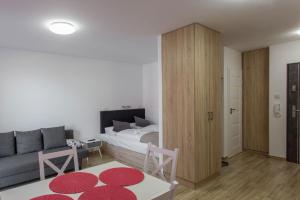 Telewizja i/lub zestaw kina domowego w obiekcie K2 Apartamenty