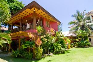 Foto da galeria de Boracay Tropics Resort Hotel em Boracay