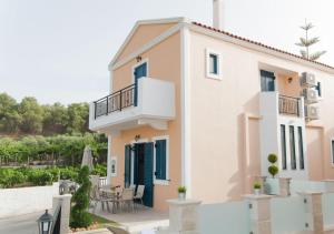 A balcony or terrace at Peonia and Ortansia Villas - Few Steps from the beach