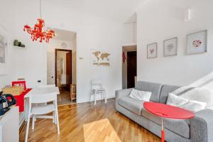 A seating area at Easylife - Bello e Luminoso Flat in zona Centrale