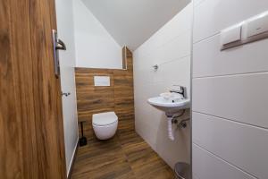 ห้องน้ำของ Domki do Wynajęcia "Osadowe Wzgórze" w Wiśle
