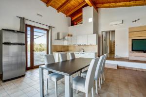 Gallery image of 6 bedrooms villa with private pool enclosed garden and wifi at Caiazzo in Caiazzo