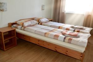 two beds sitting next to each other in a bedroom at Haanja Guest Apartment with Sauna in Haanja