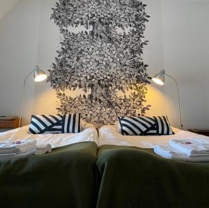 Postel nebo postele na pokoji v ubytování Bergsgården Hotell & Konferens