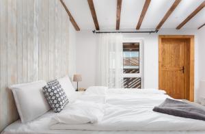 Postel nebo postele na pokoji v ubytování Къщи за гости Сноуфлейк Snowflake Chalet and Snowflake Lodge