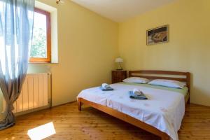 מיטה או מיטות בחדר ב-Sleep & Fly Cottage