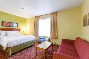 מיטה או מיטות בחדר ב-Extended Stay America Suites - Chicago - Elgin - West Dundee