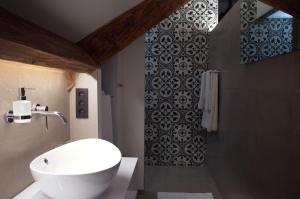 Et badeværelse på De Heide, cozy apartment with separate entrance
