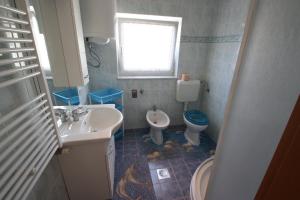 Koupelna v ubytování BLAZIC + 32 fotografií