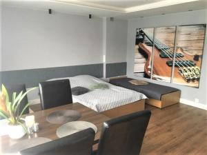 Ένα ή περισσότερα κρεβάτια σε δωμάτιο στο Apartamenty ZACISZE