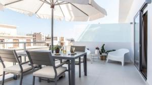 Gallery Suites & Residences Piraeus的阳台或露台