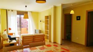 Część wypoczynkowa w obiekcie Apartamentos Sotavento - Playa La Tejita - El Médano