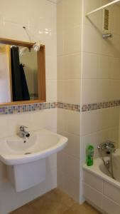 Łazienka w obiekcie Apartamentos Sotavento - Playa La Tejita - El Médano