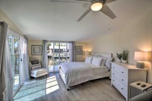 Fotografie z fotogalerie ubytování Waterfront Matlacha Island Cottage with Dock! v destinaci Matlacha + 17 fotografií