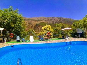 a swimming pool with a view of a mountain at Bungalow Deluxe Mulhacén in Trevélez