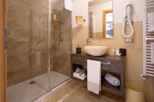 Chalet Tovel - Mountain Lake tesisinde bir banyo