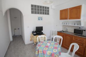 A kitchen or kitchenette at Afroditi Syros
