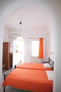A bed or beds in a room at Afroditi Syros
