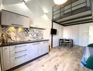 A kitchen or kitchenette at Studio SteBa 1 Még 21 kép