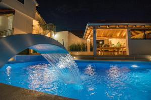 Φωτογραφία από το άλμπουμ του Villa Milena with heated pool and jacuzzi σε Kostanje