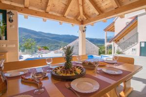 Φωτογραφία από το άλμπουμ του Villa Milena with heated pool and jacuzzi σε Kostanje