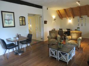 a living room with a table and chairs at B&B De Willemshoeve in Wageningen