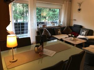 Posezení v ubytování Apartment am Bikepark mit Kamin und Sauna