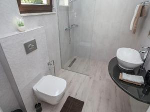 Um banheiro em Villa Mona 2