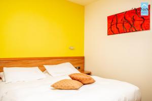 Postel nebo postele na pokoji v ubytování Crabun Hotel