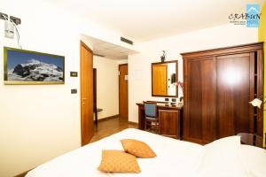 Postel nebo postele na pokoji v ubytování Crabun Hotel