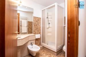 Koupelna v ubytování Crabun Hotel
