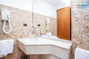 Koupelna v ubytování Crabun Hotel