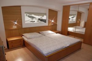 Кровать или кровати в номере Agerer Apartment