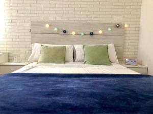 Łóżko lub łóżka w pokoju w obiekcie GATU PREMIUM Villa Lurberri piscina privada, 4 dormitorios, 2 baños, parking , jardines, " Preferente mayores de 25 años y familias " ín y barbacoa