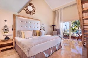 Кровать или кровати в номере Grand Palladium Palace Resort Spa & Casino - All Inclusive