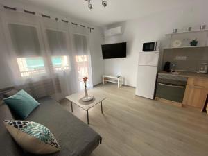 Kuchyňa alebo kuchynka v ubytovaní Cozy apartment Alicante + 4 fotografie