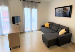 Televízia a/alebo spoločenská miestnosť v ubytovaní Apartaments l'Escala Centre
