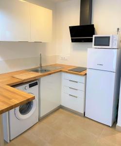 Kuchyňa alebo kuchynka v ubytovaní Apartaments l'Escala Centre