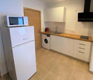 Kuchyňa alebo kuchynka v ubytovaní Apartaments l'Escala Centre