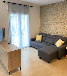 Televízia a/alebo spoločenská miestnosť v ubytovaní Apartaments l'Escala Centre