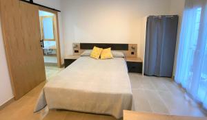 Posteľ alebo postele v izbe v ubytovaní Apartaments l'Escala Centre