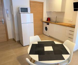 Kuchyňa alebo kuchynka v ubytovaní Apartaments l'Escala Centre