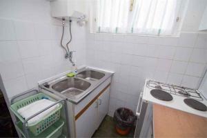 Kuchyňa alebo kuchynka v ubytovaní Apartment in Veli Losinj 34684