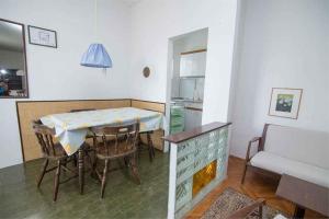 Fotografia z galérie ubytovania Apartment in Veli Losinj 34684 vo Veli Lošinj
